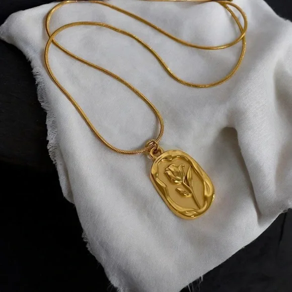 Tulip flower 18k gold plated pendant necklace. New. - Picture 5 of 13